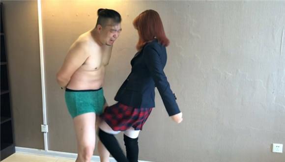 辰女神JK校园装膝顶地狱