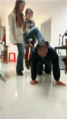 【锅盖导演】双S-素人精神小妹缅北式暴揍 JS250318-5