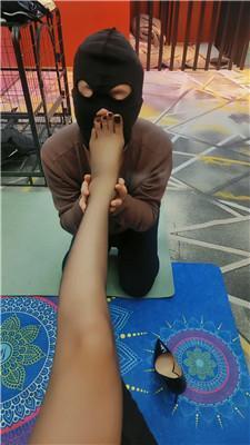 【咩祖】黑丝高跟蹂躏踩虐脚下喂食 bf49840