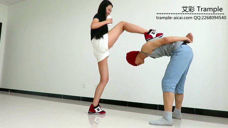 老师天依女主暴打小流氓！开启女子防身术！