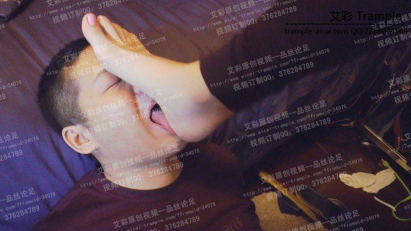 馨雨裸足短白丝