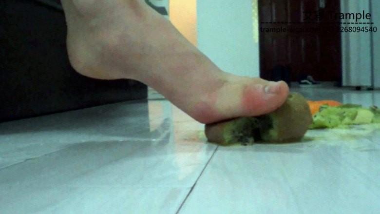 黑冰踩水果榨水果酱