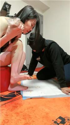 【莫莉】双S-重度鞭打/脚踩喂食/伺候沐足【双视角版】JS250113-20