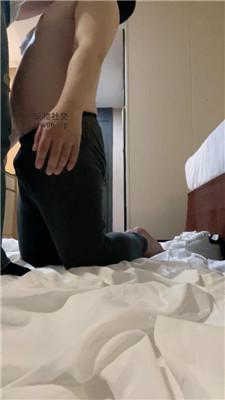 【白兔】闻臭鞋子磕头求虐 JS250210-35