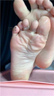 【乔乔在这里】润滑脚底怼脸羞辱    250208-15