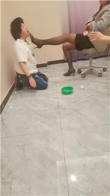 【夸梨】母畜-姐妹花脚下喂食【双视角版】 JS250331-21