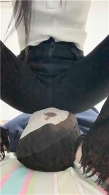 【妙妙】坐脸窒息-近距离裸足狂舔 JS250206-9