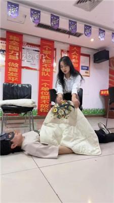 【尤物大大】会议室多素人S群调-骑马/舔脏鞋臭脚/转胯踩踏