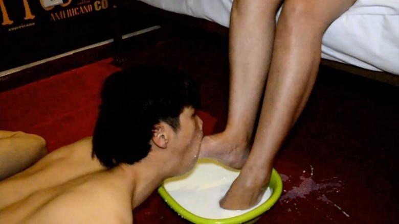 『奴隶岛』—牛奶滋润足浴