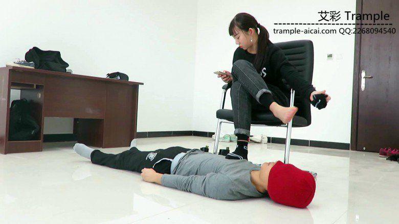 00后天使女主的踏板–棉袜+裸足堵嘴！