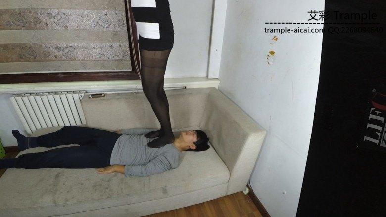 黑丝踩踏+坐脸