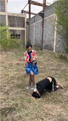 【煎饼狗子】户外踢踹虐打跟踪狂 bf52835