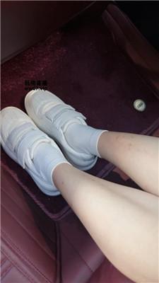 【素人抽水机】清纯白袜妹子车内调 JS250503-9