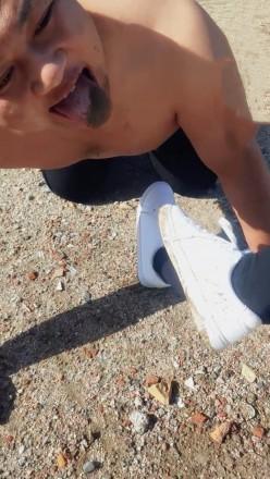 “超级羞辱”傲柔s户外脏鞋踩踏喂食脏食物 “超级羞辱”傲柔s户外脏鞋踩踏喂食脏食物