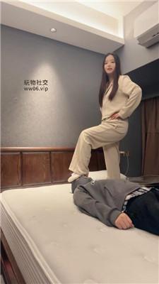 【球球】职场女神白袜脚踩虐 bf51502