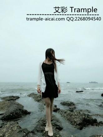 大二女生佳佳的裸足口水