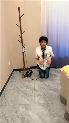 【夸梨】继母狗舔脏鞋 JS250331-14