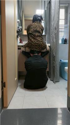 【薇薇】家奴阳台下跪伺候 JS250320-8