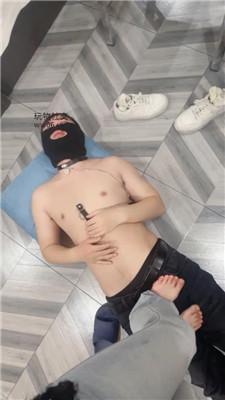 【小凤梨】踩踏-酸臭脚狂舔 JS250217-5