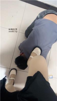 【莹莹】磕头求主人耳光踩踏-骑马  JS250320-5