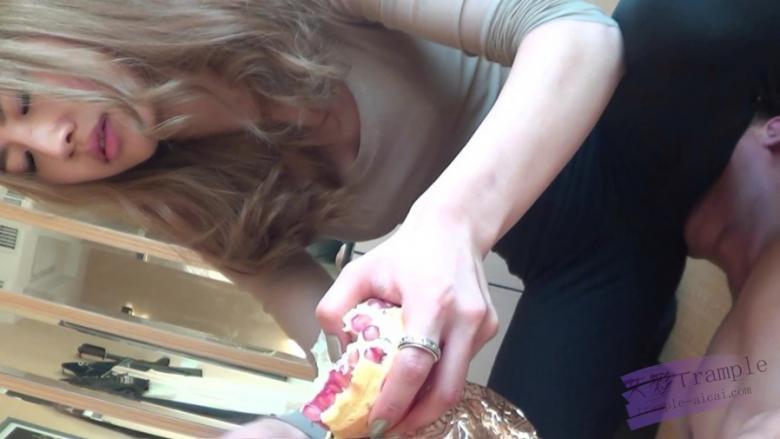 没用的废物就该死在女王胯下