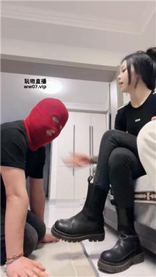 【十二岁】情侣主脏鞋臭袜子玩虐绿帽【双视角版】 bf52290