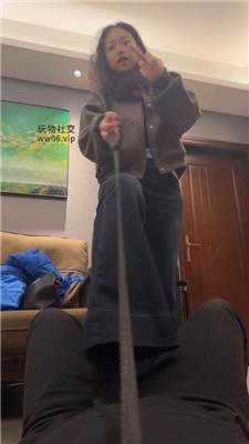 【素人挖掘机】臭脚丫捂脸/高跟短靴踩/骑马转胯 bf50400