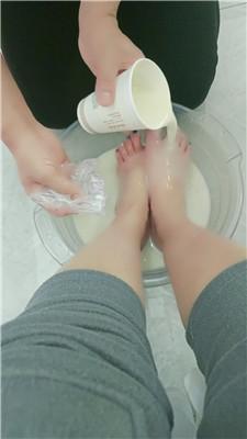 【卡罗琳】狗嘴伺候沐足洗脚奶 JS250121-23