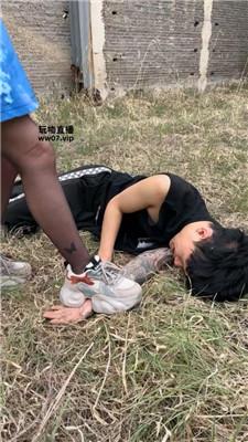 【煎饼狗子】户外踢踹虐打跟踪狂 bf52835