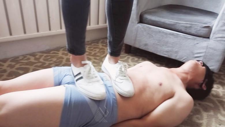 鸽宝原创酒店暴力调教19岁高中生