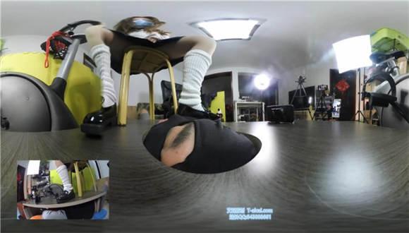 VR琳S人脸地板上 鞋子臭袜子踩脸窒息舔鞋底靴跟插嘴 VR琳S人脸地板上 鞋子臭袜子踩脸窒息舔鞋底靴跟插嘴