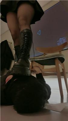 【甜沁】桌底视角-长靴黑丝碾压踩【双视角版】 bf49202