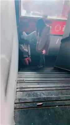 【桃子老师】户外楼梯间-小白鞋白袜虐母畜