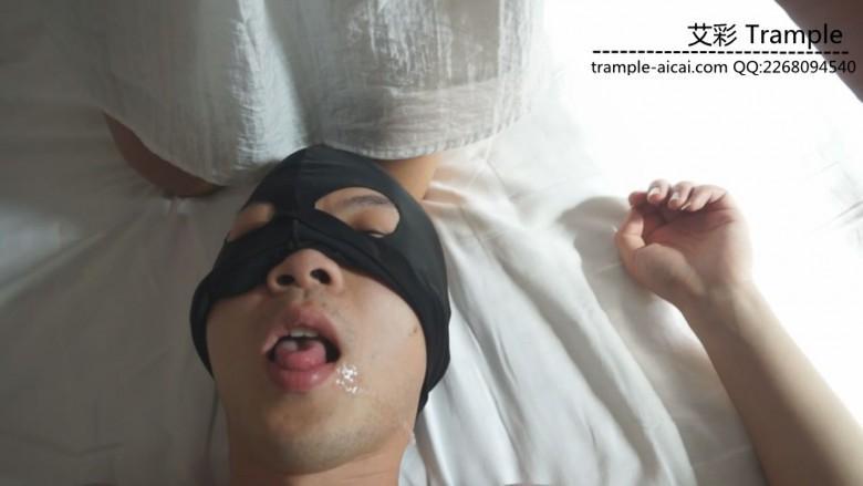 大二女生佳佳的裸足口水