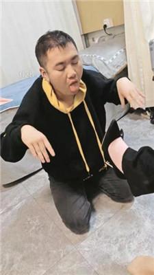 【木子大大】3S美容院调奴-骑脖/舔脏鞋臭脚/踢踹【三视角版】