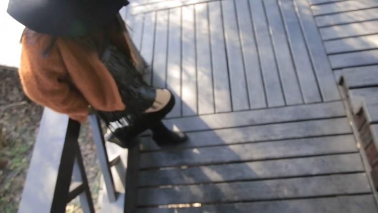 某在校大学生公园长靴肉丝秀