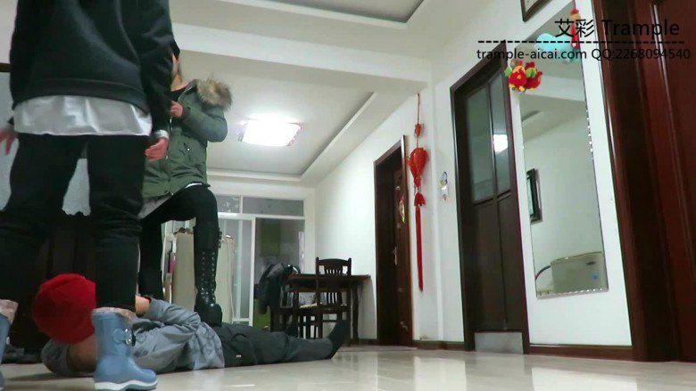 12侑主,媛媛女主出演!前后踢裆暴打抢劫犯! 12侑主,媛媛女主出演!前后踢裆暴打抢劫犯!