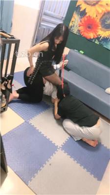 【木子大大】双奴下跪犯贱狂舔脏鞋/求赏赐圣水