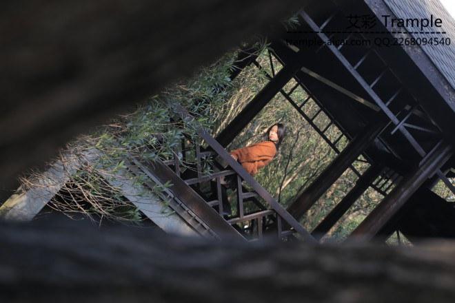 某在校女大学生长靴初次玩踩踏
