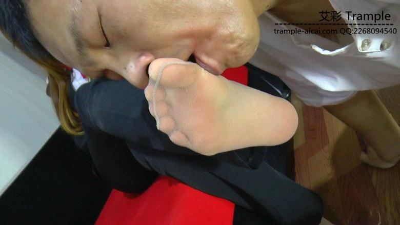 玥婷老师踩死小偷 玥婷老师踩死小偷