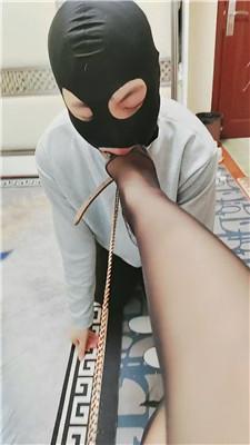 【平凡】黑丝踩虐废物家奴 JS250327-40