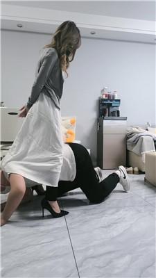 【诗琪】高跟玉足胯下辱骚奴 bf51108