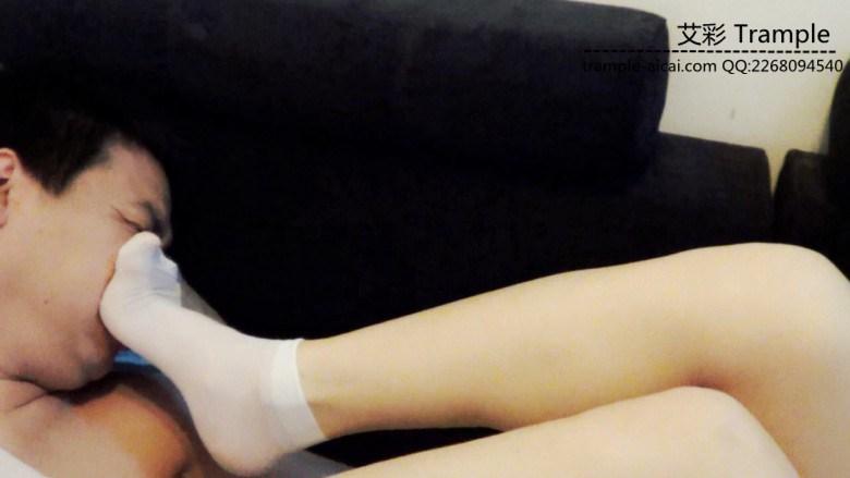 黑冰S原味白短丝踩踏窒息 往鼻孔里吐痰呛死贱奴 黑冰S原味白短丝踩踏窒息 往鼻孔里吐痰呛死贱奴