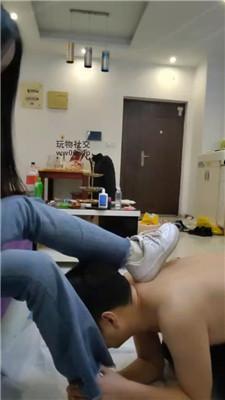 【啊漾】超脏小白鞋白袜辱/口吐喂食/虐乳/连环踢裆 bf49181