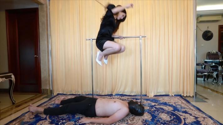 〖H.P.L栖心之栈〗—芷晴两双细高跟踢踩虐腹 HPL-230701