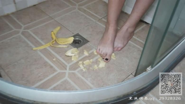 佳佳学生主的踩踏食物裸足喂奴