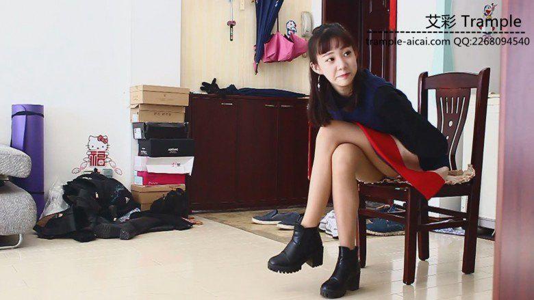 给超美00后天使女主短靴长肉丝做肉垫鞋垫！丝袜插嘴！