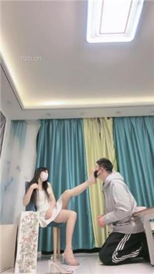 【月影儿】开发暗恋者做狗-高跟踩踏/脚插嘴