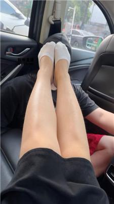 【素人挖掘机】素人S-车内皮鞋白船袜羞辱 JS250418-4