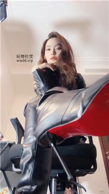 【倪小主】清理靴底    250222-13